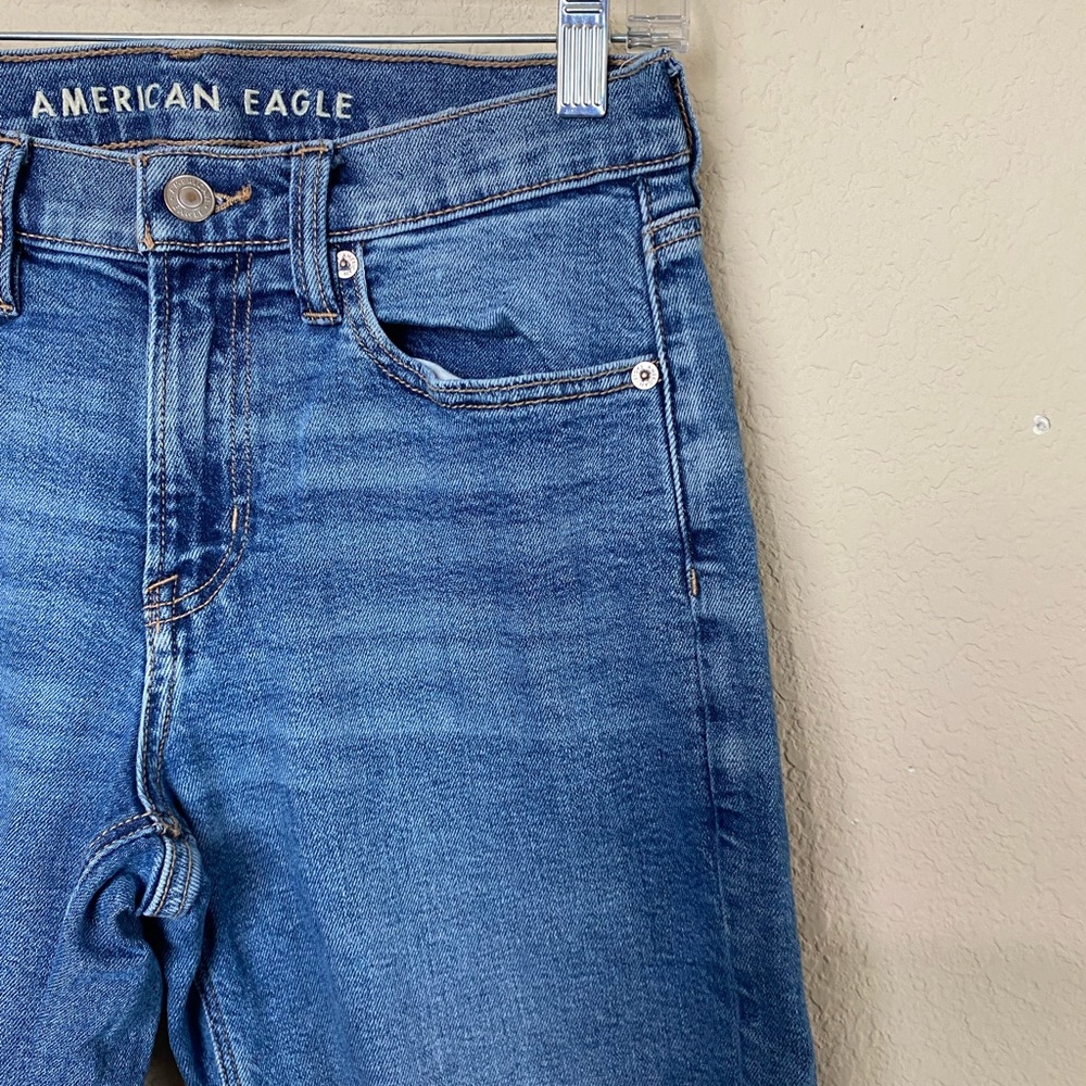 American Eagle 90’s Straight Medium Wash High Rise Relaxed Jeans Size 2 - Picture 5 of 14